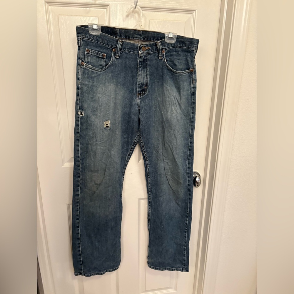 Wrangler Premium Dark Wash Distressed Blue Jeans Size 32x32